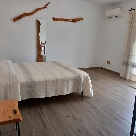 Turismo Rurale Lu Stazzu ホテル 3*